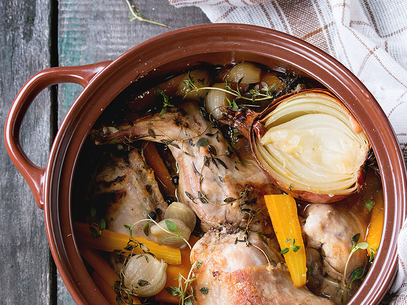 Rabbit casserole with thyme, onions and baby carrots Fournier Père et